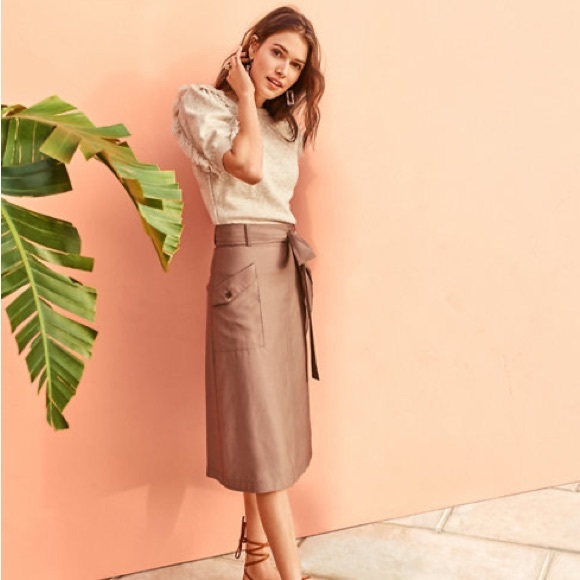 Ann Taylor Beige & Metallic Gold Shimmer Fringe Detail Puff Sleeve Sweater - Picture 3 of 16